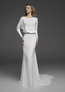 High-fashion mermaid wedding gown