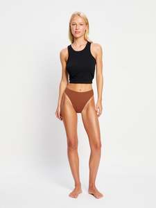 Women: Seamfree Hi-Leg Cheeky Moisture Wicking Mocha Brown