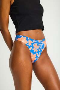 Perspiration: Seamfree Thong Light Santorini Blue