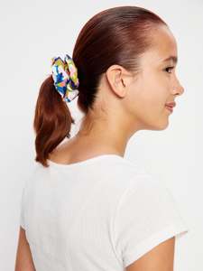 Accessories: Teen Scrunchie Twilight Jungle Pink