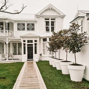 The Madrid Planter Pot Range: Madrid 900 Planter. 91.5cm High.