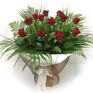 Deluxe Dozen Red Roses
