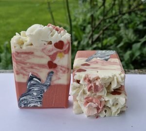 Bomb Shell Black & White Cat Goats milk soap Mokau Soaps