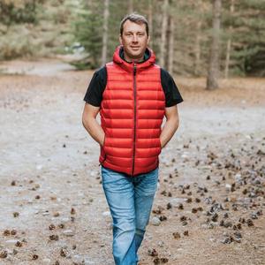 Outerwear: C.J Men's 90/10 Packable Down Vest - Red