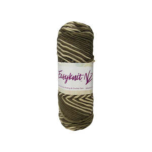 Yarn: EasyKnit premium yarn fawn & white