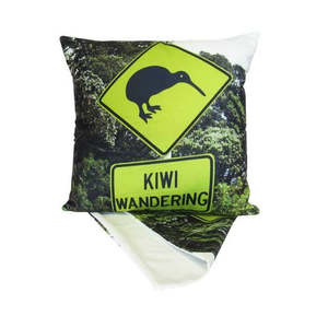 Christmas: NZ Kiwi wandering cushion cover