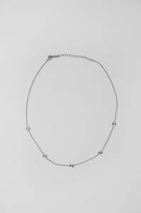short necklace: align necklace / silver