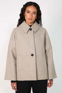 crescent coat / sandstone