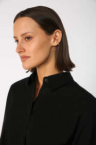 Jewellery: swirl ear cuff / gold