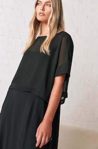 Key Pieces: followed crop / black