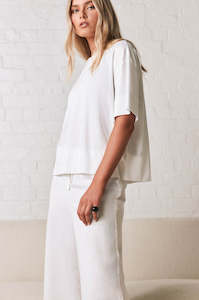 Key Pieces: boxed tee / white