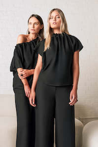 Key Pieces: avid short sleeve top / black