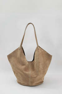 Accessories: sway bag / warm taupe