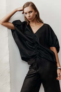 Tops: leashed top / black