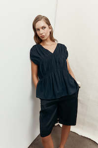 Tops: connection tee / french ink