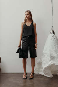 luxe furtive short / black