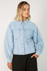 respite crop denim jacket / faded blue denim