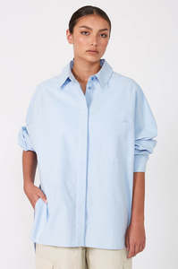 ss elevated top: tabard shirt / oxford blue