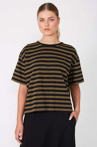 boxed tee / black|khaki wide stripe