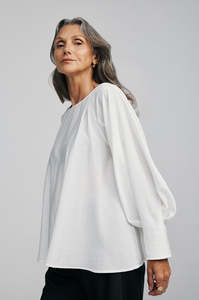 Key Pieces: raven top / white