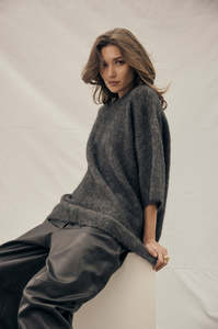 Knitwear: fronted longline tee sweater / charcoal marle
