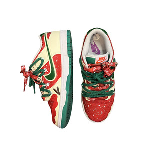 Shoes: NIKE low retro christmas Grafitti Dunks R0226