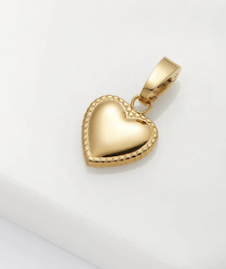 Jewellery/Necklaces: Heart Charm - Gold