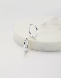 Jewellery/Earrings: Delilah Hoop Medium - Silver