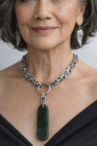 contemporaryjewellery: MADÉ Pou Mana  Pounamu Necklace