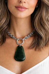 contemporaryjewellery: MADÉ Whanaungatanga Pounamu Necklace