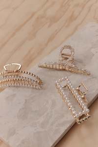 Avino Pearl Hair Claws