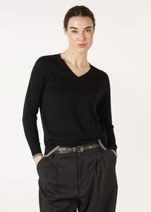 Zaket Plover: Essential V-Neck Pullover Black