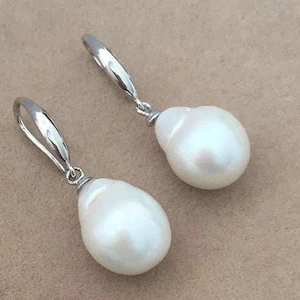 Jewellery: Omanu Pearl Earrings