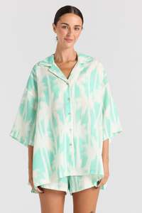 Palms Over Shirt - Mint