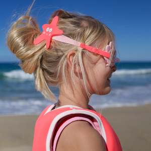 Accessories: SUNNYLIFE MELODY THE MERMAID MINI SWIM GOGGLES - NEON STRAWBERRY