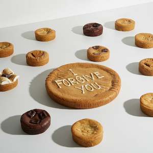 Giant Cookies: Giant Cookie Pie