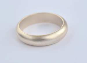 Rings: Stilen Ruby Ring