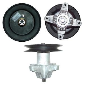 Spindle: MTD Spindle Suits 41" deck Rear catcher Right side