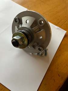 Replacement John Deere LA/D/E/ 100 series Deck Spindle