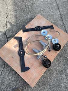 Husqvarna: Husqvarna 42" Rear catcher deck rebuild kit