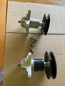 Cub Cadet: Cub Cadet, MTD Rear catcher spindle kit