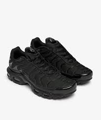 Sneakers: Nike Air Max Plus Triple Black