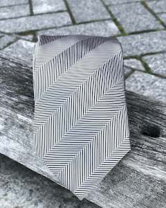 BLACK TIE SUIT HIRE | Silver-Grey Herringbone Pattern Tie