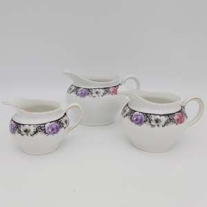 China Brands X Y Z: Zeh Scherzer - Floral Band - Set of 3 Small Graduated Jugs