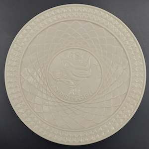 China Brand Belleek Ireland: Belleek - The Wren in the Firs, Christmas 1977 - Display Plate