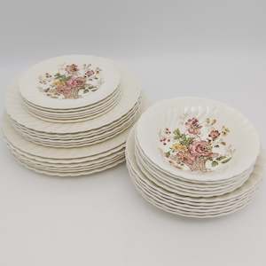 Clarice Cliff - Chelsea Rose - 6-setting Dinner Set