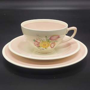China Brand Susie Cooper England: Susie Cooper - Swansea Spray, Pink 1205 - Trio