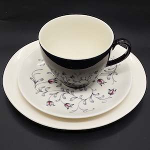 China Brands I J: Johnson Brothers - Lace - Trio