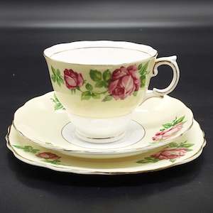 Colclough - Red Roses on Yellow Band - Trio