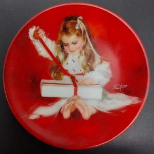 Pemberton & Oakes - Donald Zolan's A Gift for Laurie - Miniature Display Plate